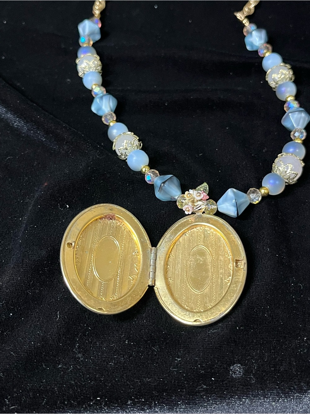 Drops 10/03✨ “The Enchanted Heirloom” Artisan Locket Glass Bead Necklace - Picture 9 of 10